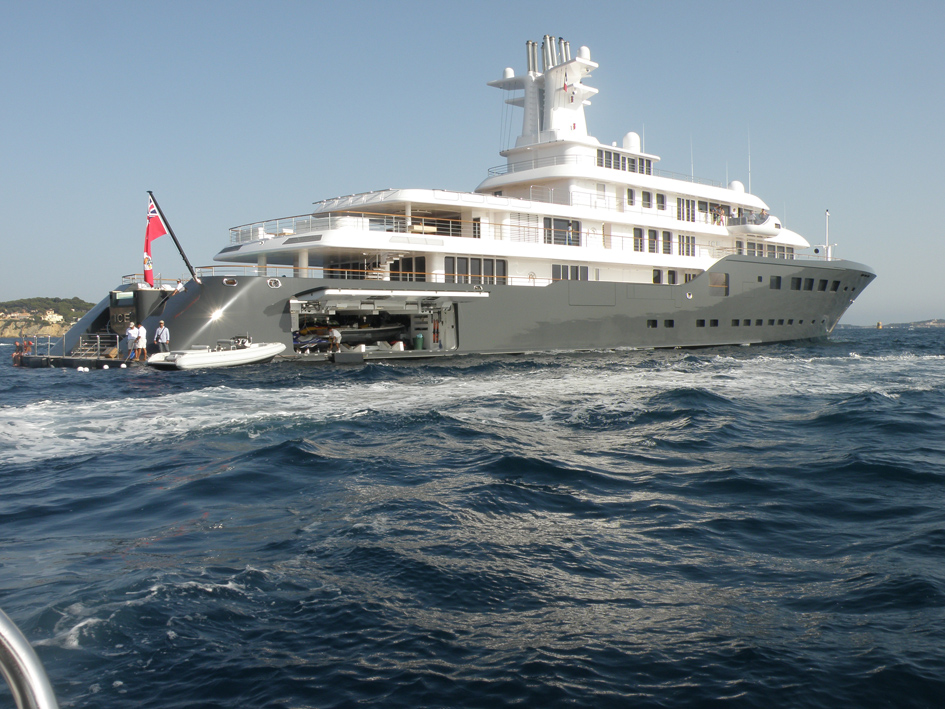 Louez Le Yacht De Bernard Tapie Pour 800k Les Forums