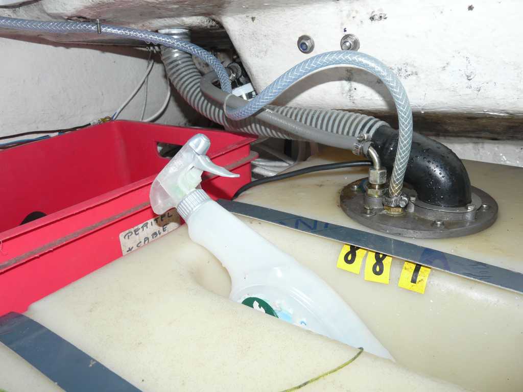 Tuto : installer un réservoir fixe et supprimer la nourrice - Boat